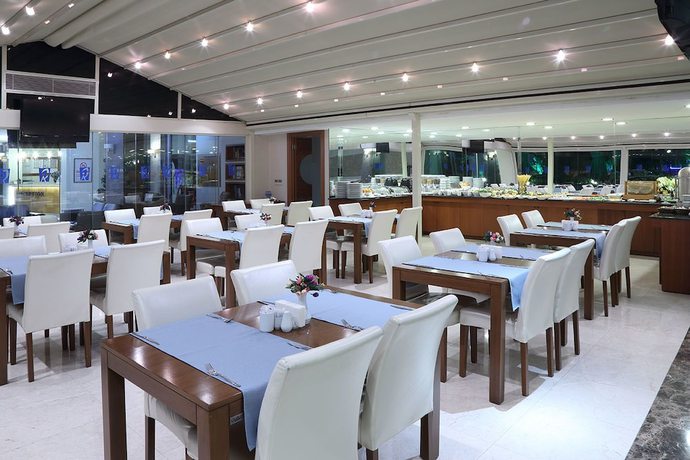 Imagen del bar/restaurante del Hotel Adana Garden Business. Foto 5