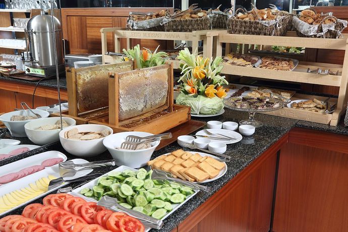 Imagen del bar/restaurante del Hotel Adana Garden Business. Foto 8