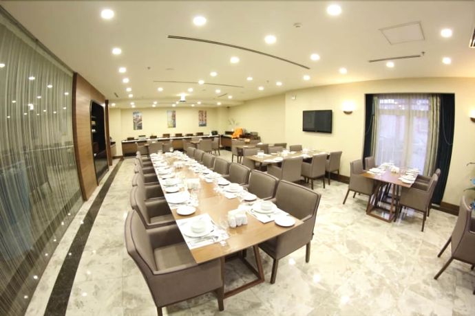 Imagen del bar/restaurante del Hotel Adana Plaza Otel. Foto 4