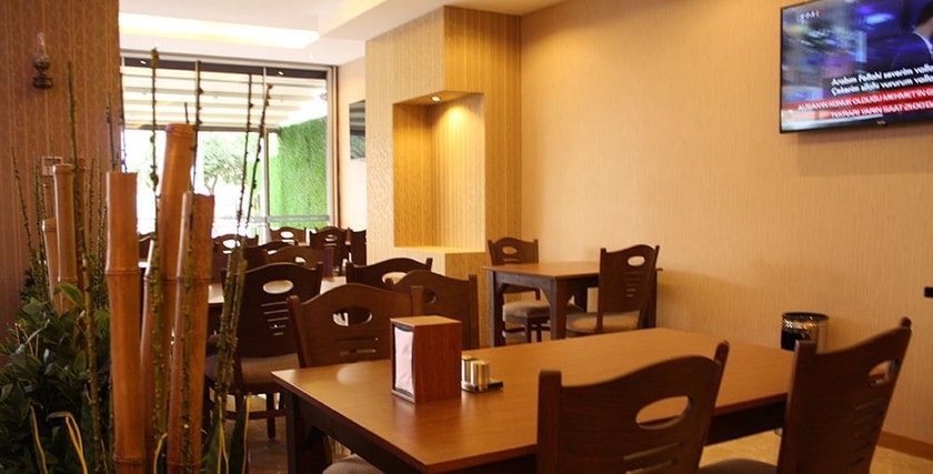 Imagen del bar/restaurante del Hotel Adana Yukselhan. Foto 3