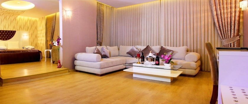 Imagen de la habitación del Hotel Adanava. Foto 4