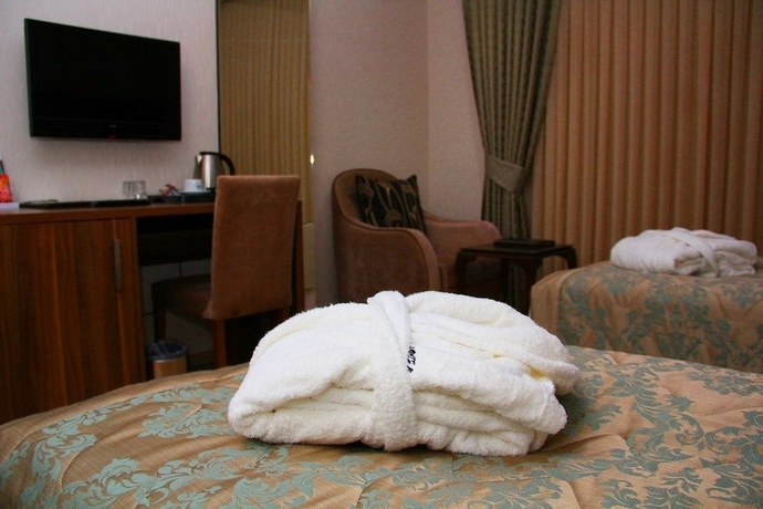 Imagen de la habitación del Hotel Adanava. Foto 10