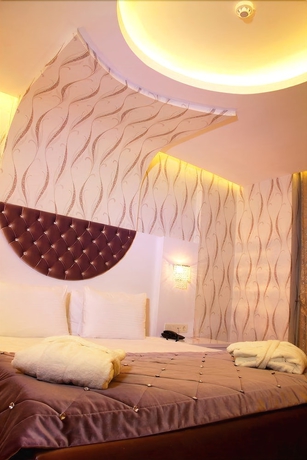 Imagen de la habitación del Hotel Adanava. Foto 16