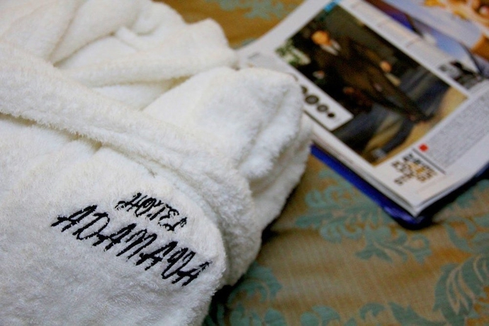 Imagen de la habitación del Hotel Adanava. Foto 17