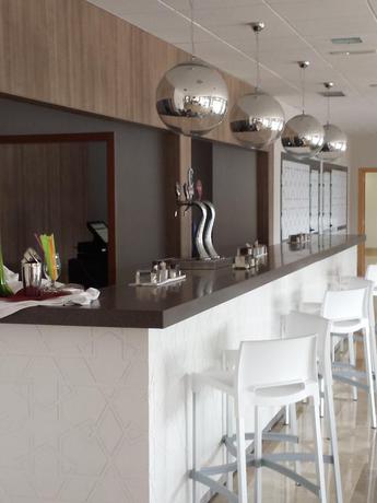 Imagen del bar/restaurante del Hotel Adaria Vera. Foto 2