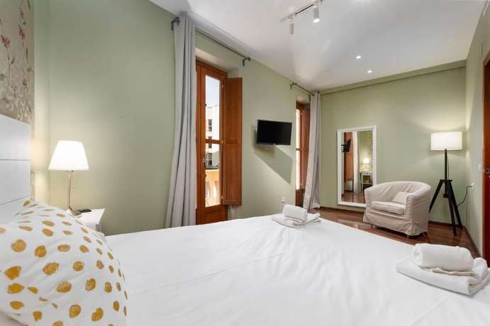 Imagen de la habitación del Hotel Adarve Flats. Foto 11