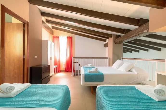 Imagen de la habitación del Hotel Adarve Flats. Foto 17