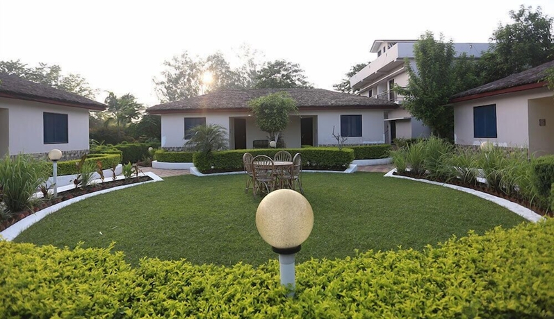 Imagen de los exteriores del Hotel Adb Rooms Corbett Jungle Holiday SPA. Foto 17