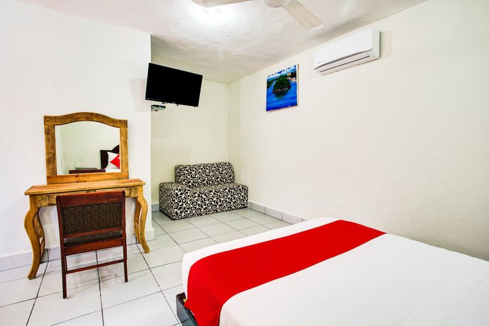 Imagen de la habitación del Hotel Addy. Foto 14