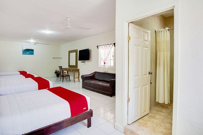Imagen de la habitación del Hotel Addy. Foto 16