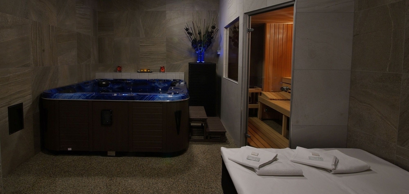 Imagen de la piscina del Hotel Adeba. Foto 16