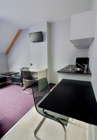 Imagen de la habitación del Hotel Adeba. Foto 9