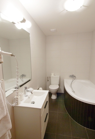 Imagen de la habitación del Hotel Adeba. Foto 10