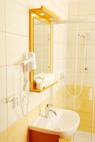 Imagen de la habitación del Hotel Adeba. Foto 11