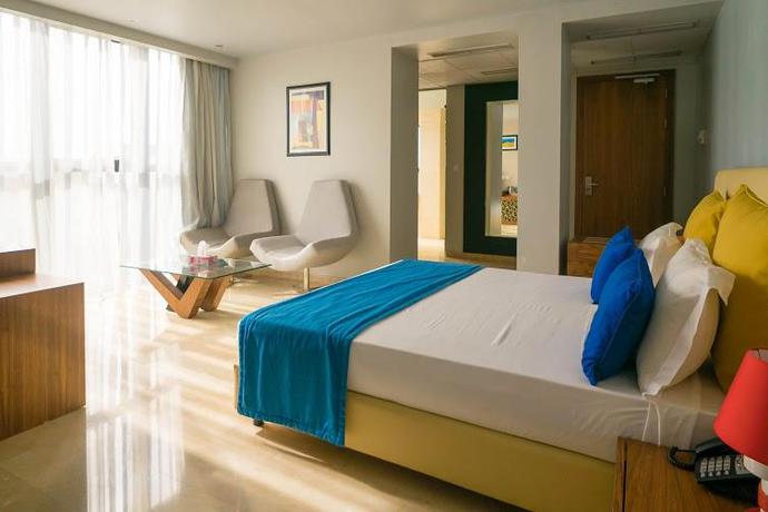 Imagen de la habitación del Hotel Adef. Foto 3