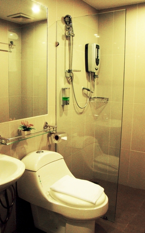 Imagen de la habitación del Hotel Adel. Foto 3