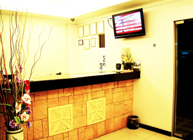 Imagen de los interiores del Hotel Adel. Foto 9