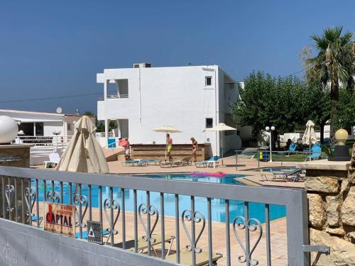 Imagen de los exteriores del Hotel Adel Paradise. Foto 12