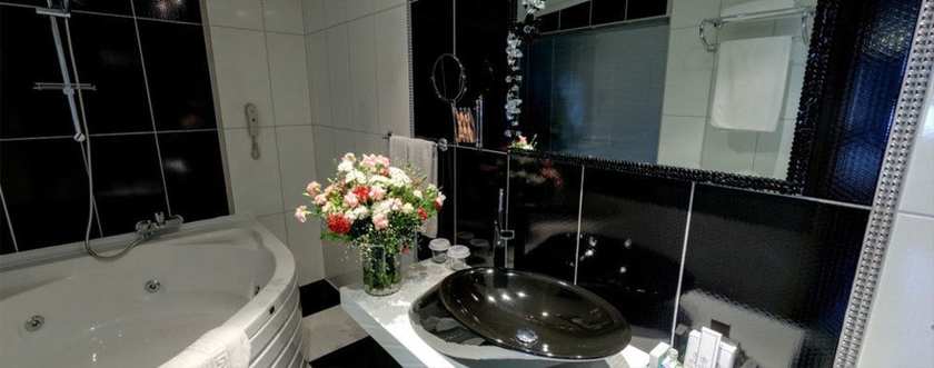 Imagen de la habitación del Hotel Adela Hotel. Foto 3