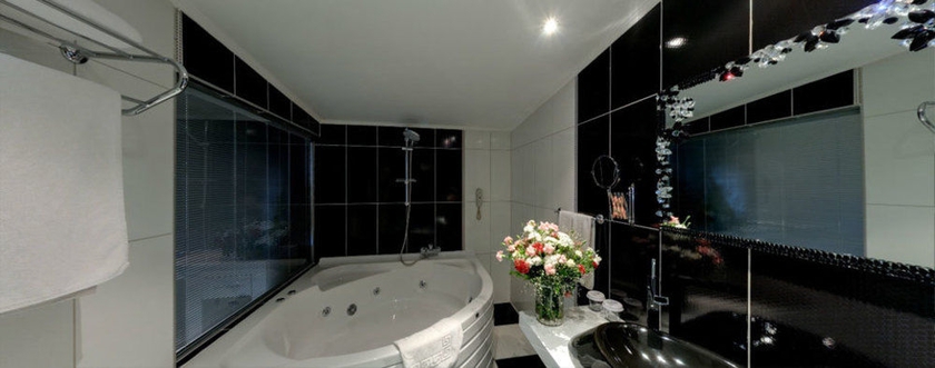 Imagen de la habitación del Hotel Adela Hotel. Foto 4