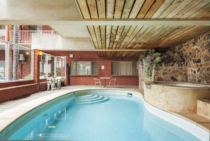Imagen de la piscina del Hotel Adelaide Granada Motor Inn. Foto 11