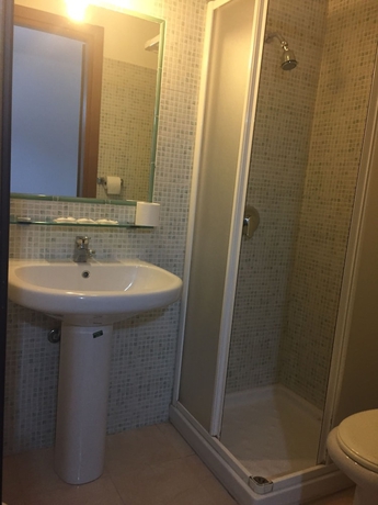 Imagen de la habitación del Hotel Adelchi. Foto 7