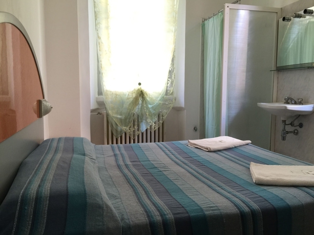 Imagen de la habitación del Hotel Adelchi. Foto 10