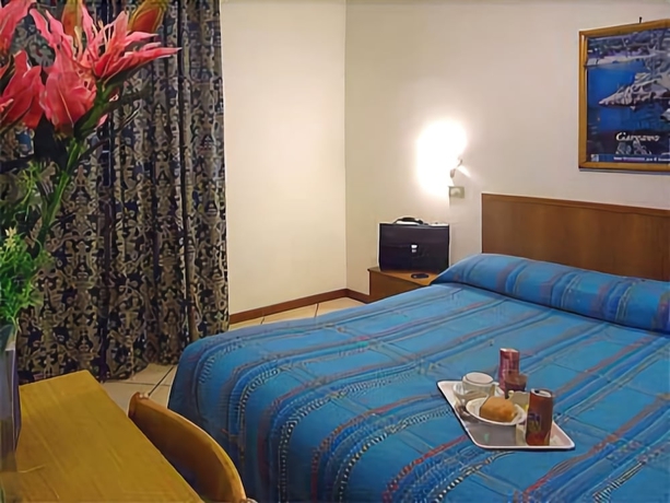 Imagen de la habitación del Hotel Adelchi. Foto 13