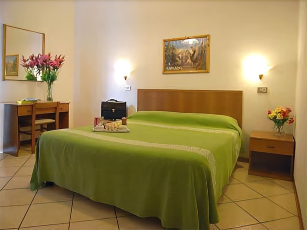 Imagen de la habitación del Hotel Adelchi. Foto 15