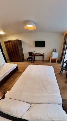 Imagen de la habitación del Hotel Adeli. Foto 8