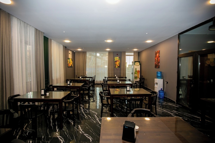 Imagen del bar/restaurante del Hotel Adeli. Foto 2