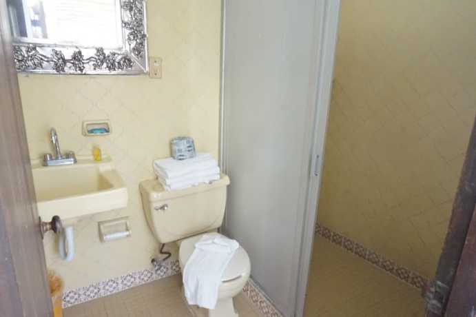 Imagen de la habitación del Hotel Adelita. Foto 16