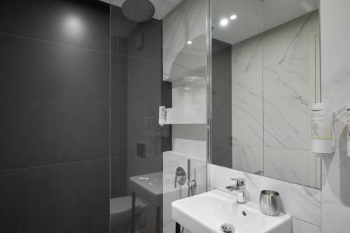 Imagen de la habitación del Hotel Adella Boutique - Free Secured Parking. Foto 16