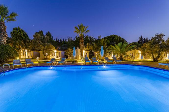 Imagen de la piscina del Hotel Adella Garden Marina. Foto 16