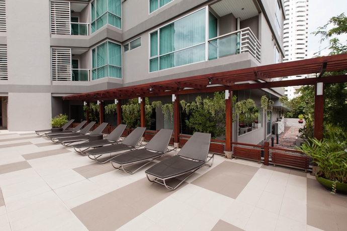 Imagen de la piscina del Hotel Adelphi Grande Sukhumvit. Foto 8