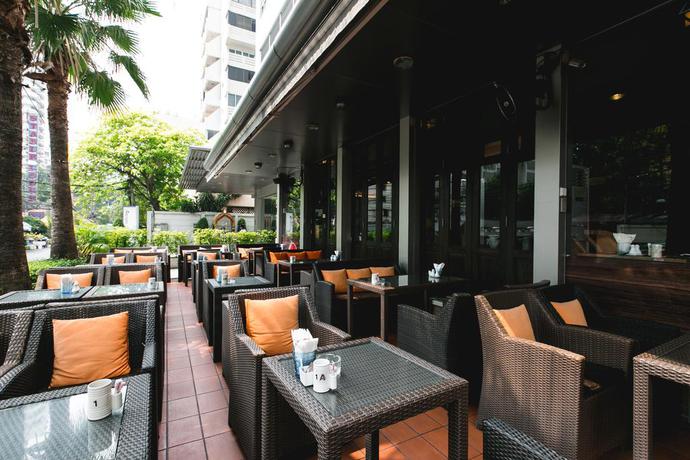 Imagen del bar/restaurante del Hotel Adelphi Suites Bangkok. Foto 2