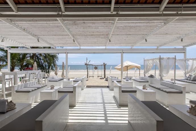 Imagen del bar/restaurante del Hotel Adena Beach Resort. Foto 4