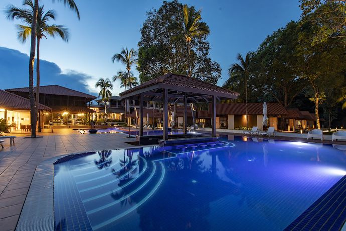 Imagen de la piscina del Hotel Adena Beach Resort. Foto 17