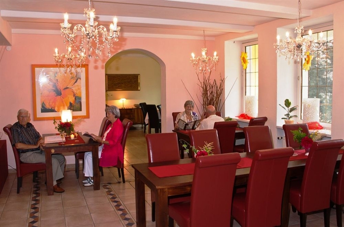 Imagen del bar/restaurante del Hotel Adenia. Foto 2