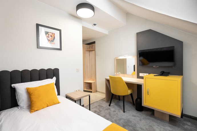 Imagen de la habitación del Hotel Adeo. Foto 7