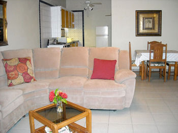 Imagen de la habitación del Hotel Ade's Domicil. Foto 5