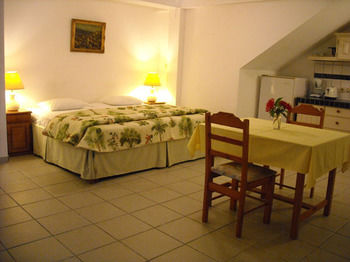 Imagen general del Hotel Ade's Domicil. Foto 2