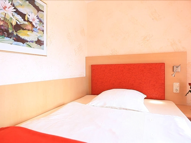 Imagen de la habitación del Hotel Adesso. Foto 8