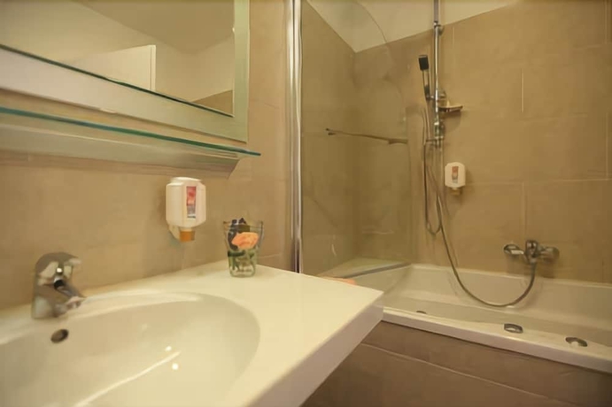 Imagen de la habitación del Hotel Adesso. Foto 16