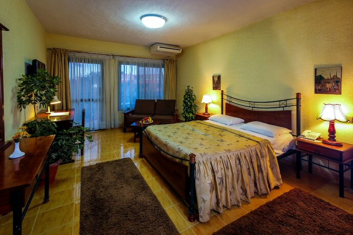 Imagen de la habitación del Hotel Adham Compound. Foto 21