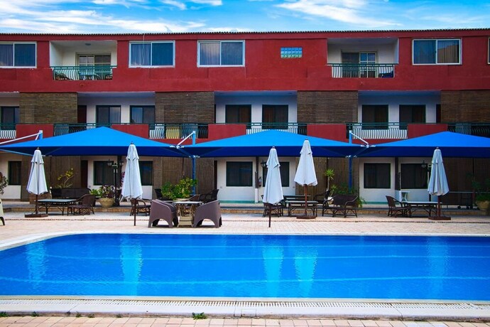 Imagen de la piscina del Hotel Adham Compound. Foto 22