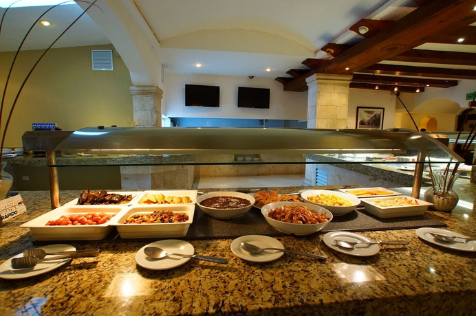 Imagen del bar/restaurante del Hotel Adhara Hacienda Cancun. Foto 3