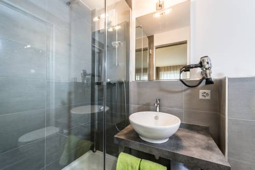 Imagen de la habitación del Hotel Adhhoc. Foto 8