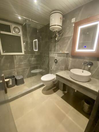 Imagen de la habitación del Hotel Adhiraja Palace. Foto 19