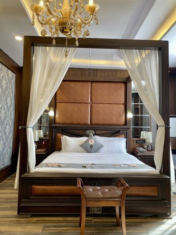Imagen de la habitación del Hotel Adhiraja Palace. Foto 20
